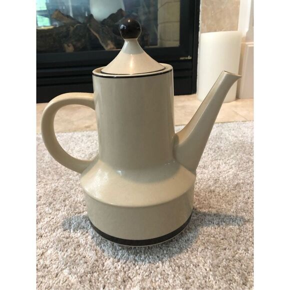 Strawberries Freezer to Oven Stoneware Tan Tea Pot - Picture 4 of 10